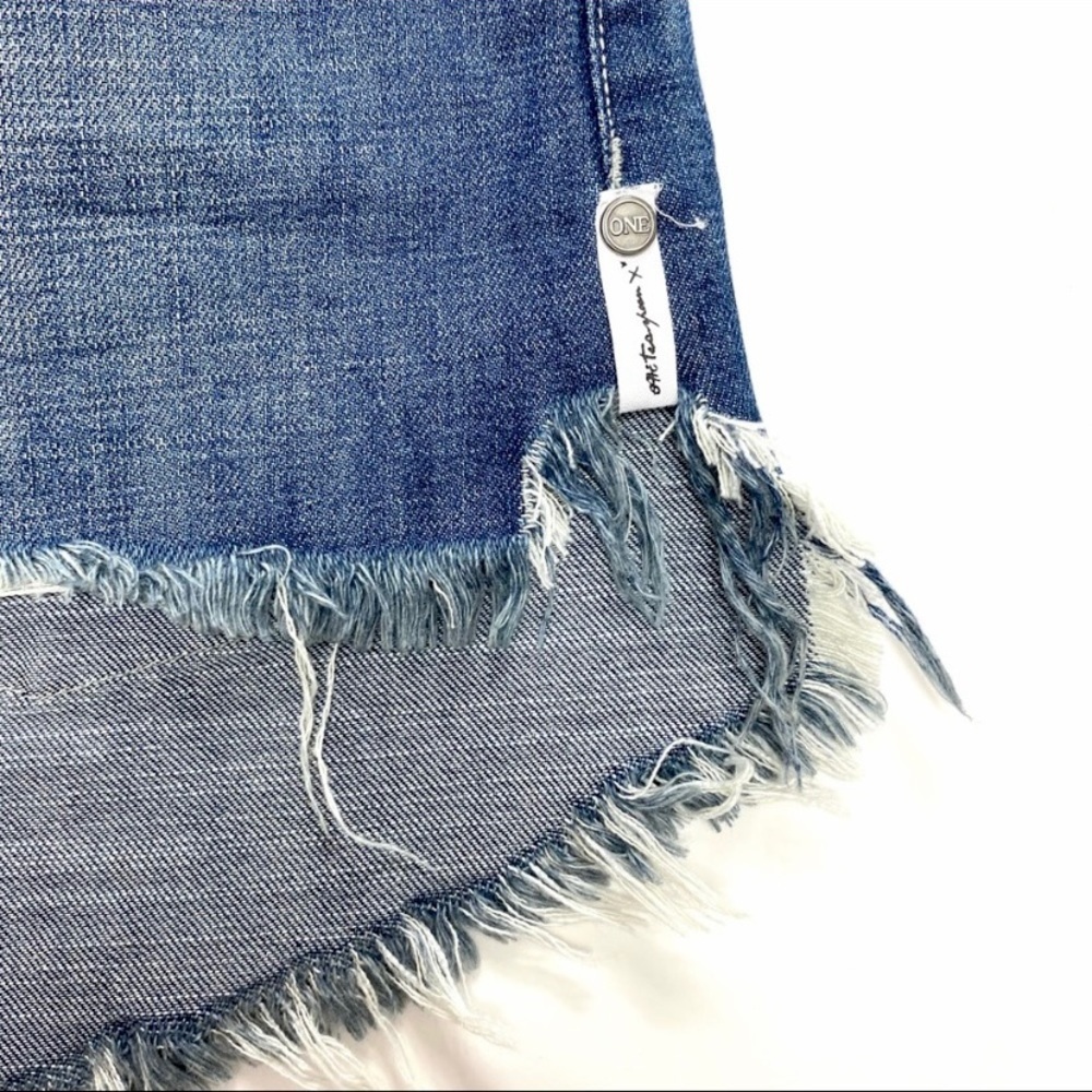 ONE Teaspoon High Rise Distressed Front Step Hem Denim Shorts Medium Wash Sz 26 - Picture 7 of 9